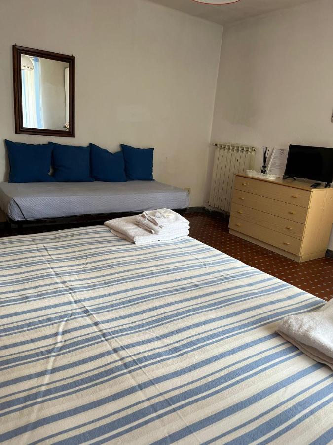 Casa Violetta Bed & Breakfast Marina di Massa Eksteriør bilde