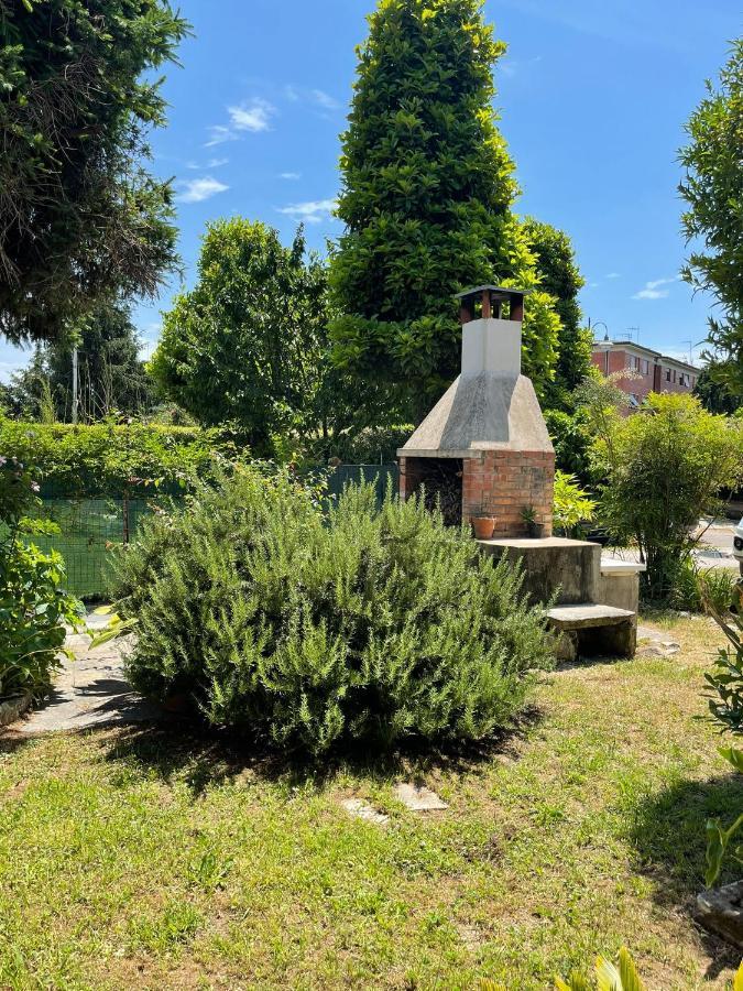 Casa Violetta Bed & Breakfast Marina di Massa Eksteriør bilde