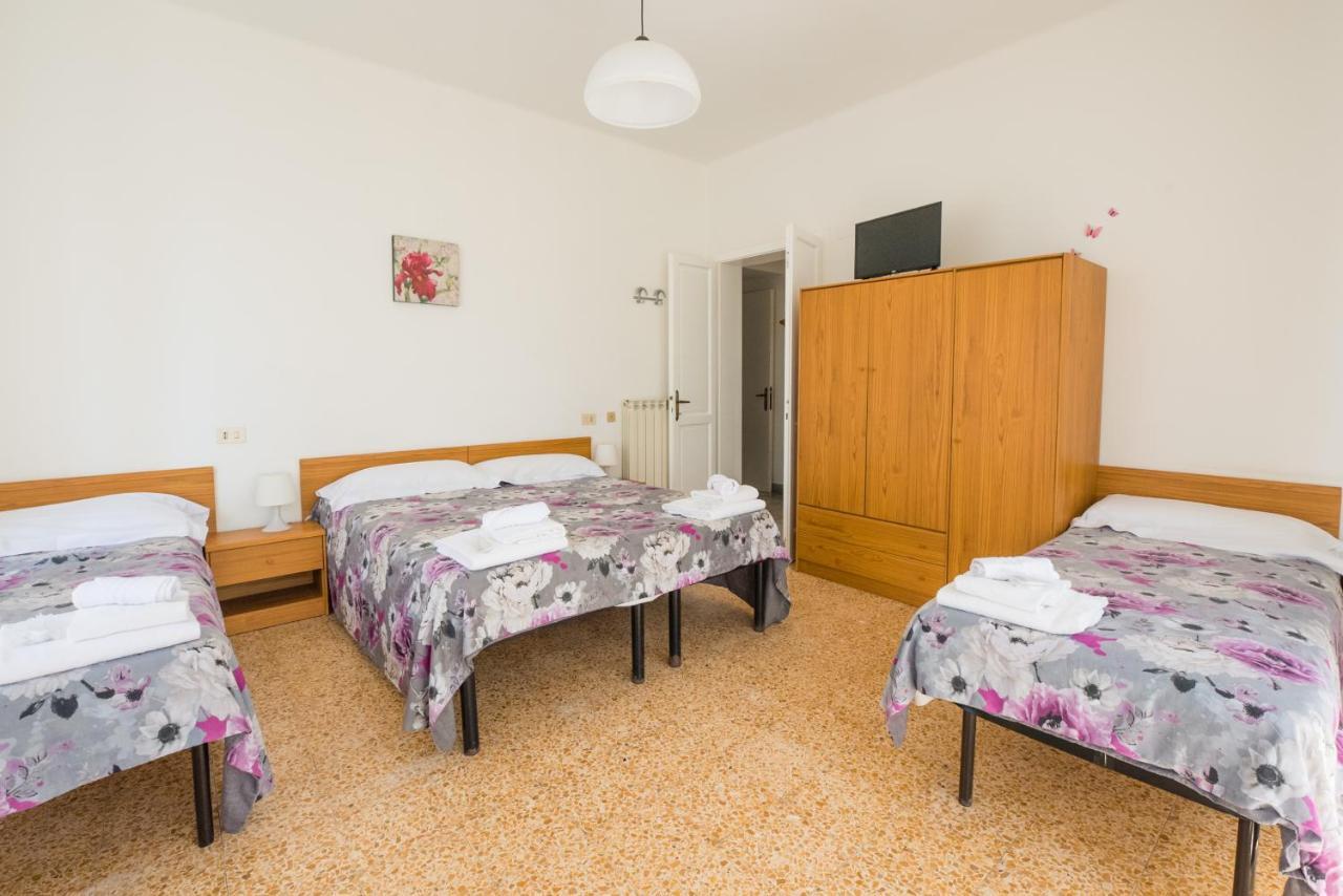 Casa Violetta Bed & Breakfast Marina di Massa Eksteriør bilde