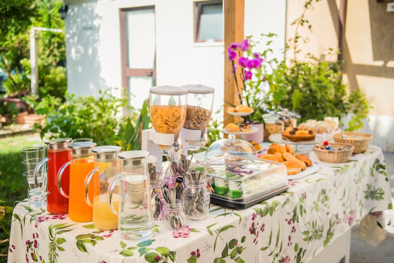 Casa Violetta Bed & Breakfast Marina di Massa Eksteriør bilde