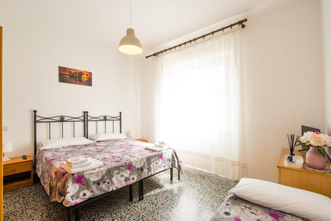 Casa Violetta Bed & Breakfast Marina di Massa Eksteriør bilde