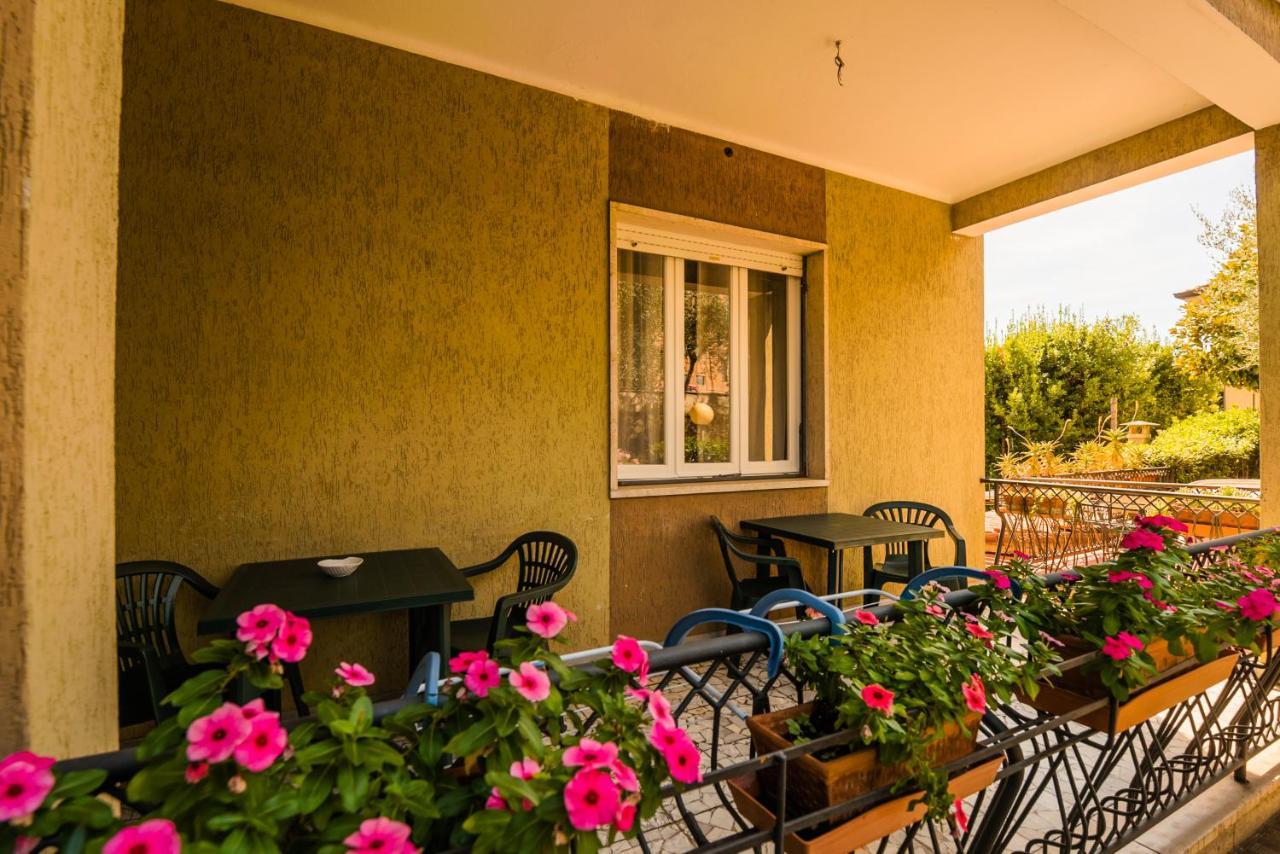 Casa Violetta Bed & Breakfast Marina di Massa Eksteriør bilde